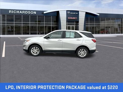 Used 2020 Chevrolet Equinox LS image 2