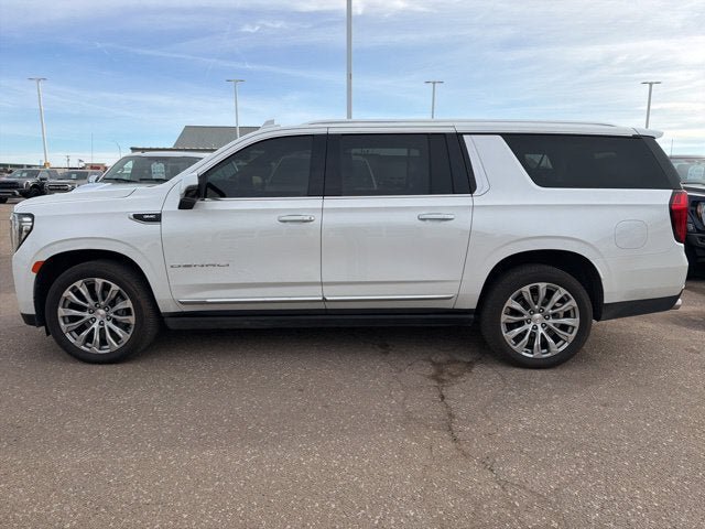 Used 2022 GMC Yukon XL Denali AWD/4WD image 6