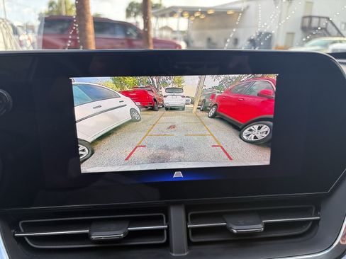 Used 2025 Chevrolet Trax ACTIV w/ Sunroof Package FWD image 5