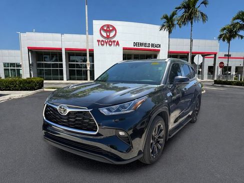 Certified 2026 Toyota Highlander Limited AWD/4WD image 3