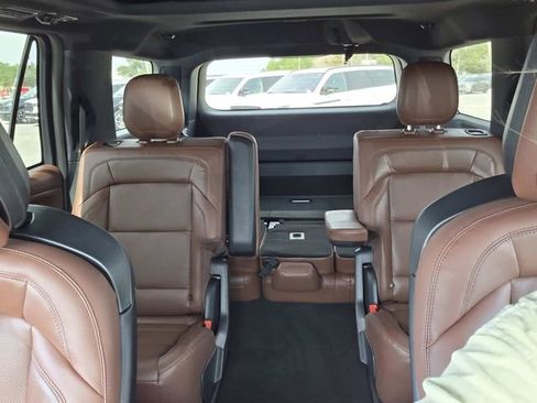 New 2026 Lincoln Navigator Reserve image 17