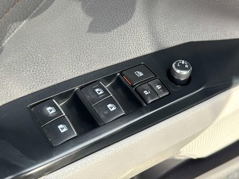 Used 2018 Toyota Camry image 22