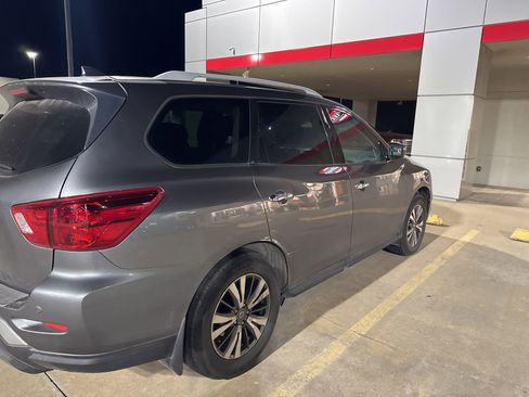 Used 2020 Nissan Pathfinder S image 5