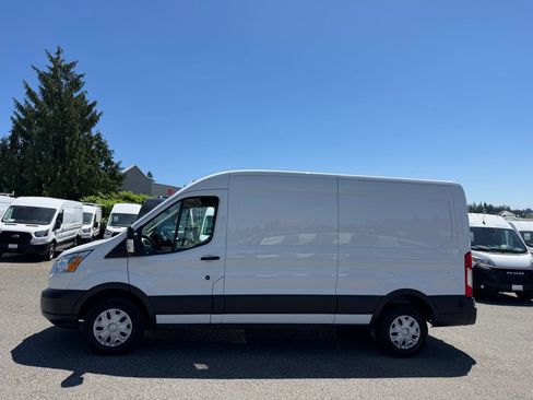 Used 2018 Ford Transit 250 148 Medium Roof RWD image 4