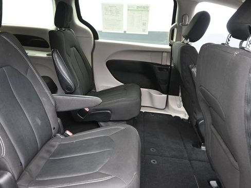 Used 2023 Chrysler Voyager LX FWD image 10