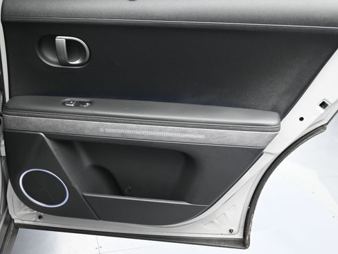 Used 2025 Hyundai Ioniq 5 Limited image 12