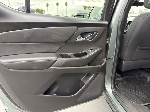 Used 2023 Chevrolet Traverse LT FWD image 20