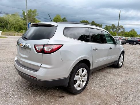Used 2017 Chevrolet Traverse LT w/ Style and Technology Package FWD image 6