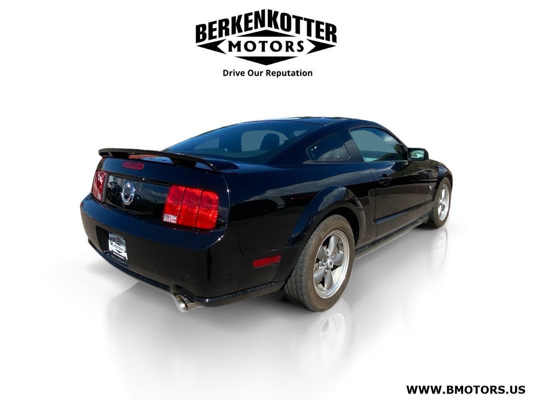 Used 2006 Ford Mustang GT RWD image 3