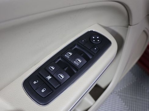 Used 2014 Chrysler 300 C RWD image 31