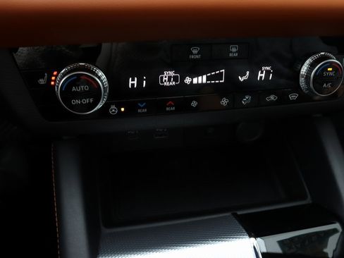 Used 2025 Mitsubishi Outlander SEL image 19