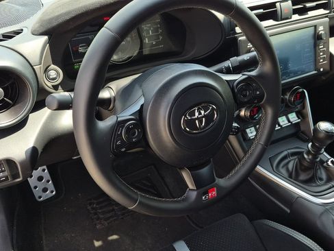 Used 2024 Toyota GR86 Premium RWD image 21