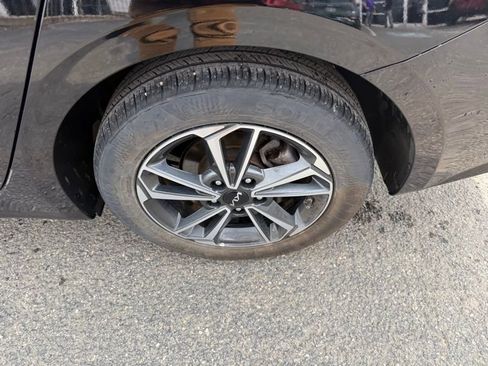 Certified 2023 Kia Forte LXS image 14