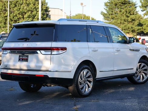Used 2022 Lincoln Navigator Reserve AWD/4WD image 3