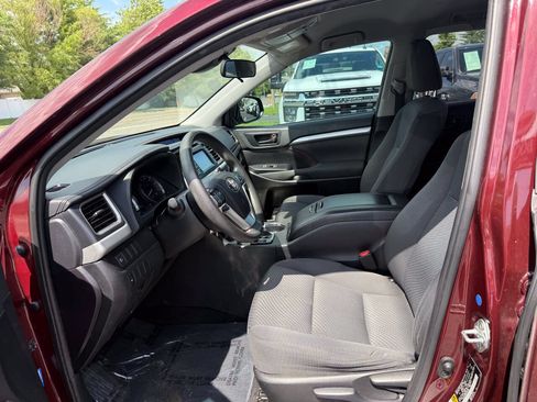 Used 2019 Toyota Highlander LE FWD image 15