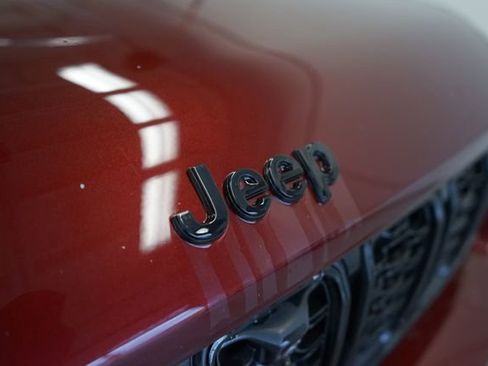 Used 2023 Jeep Grand Cherokee L Limited w/ Luxury Tech Group II image 18