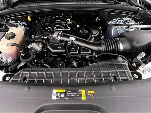 Used 2024 Jeep Grand Cherokee Laredo w/ Trailer Tow Package image 9