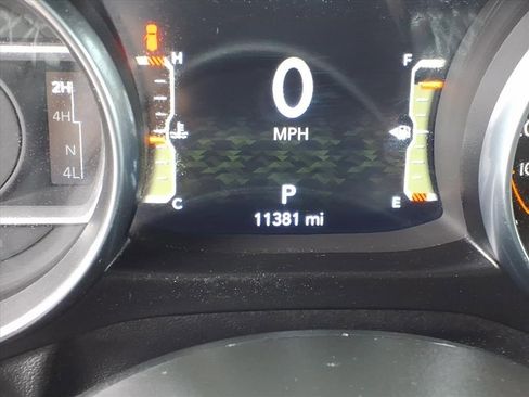 Used 2023 Jeep Wrangler Sahara w/ Cold Weather Group image 28