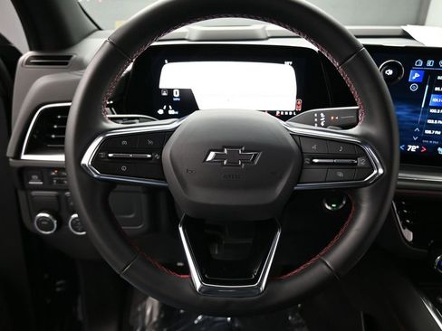 Used 2025 Chevrolet Suburban RST image 7