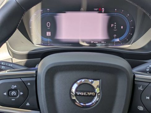 Used 2025 Volvo XC40 B5 Plus AWD/4WD image 26