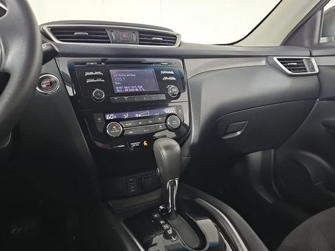 Used 2016 Nissan Rogue SV AWD/4WD image 19