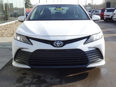 Used 2021 Toyota Camry LE image 7