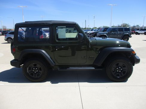 Used 2021 Jeep Wrangler Sport AWD/4WD image 7
