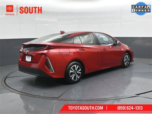 Used 2018 Toyota Prius Prime Advanced image 2