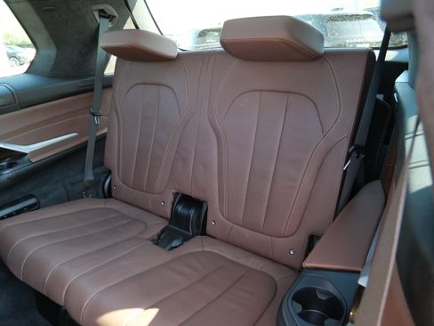 Used 2021 BMW X7 xDrive40i w/ M Sport Package AWD/4WD image 16