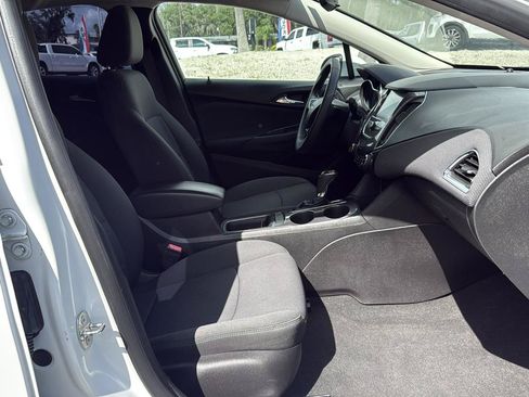 Used 2017 Chevrolet Cruze LT w/ Convenience Package FWD image 11