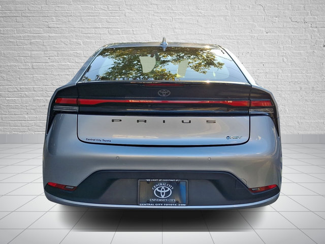 Used 2024 Toyota Prius LE FWD image 5