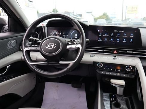 Used 2024 Hyundai Elantra Limited FWD image 30