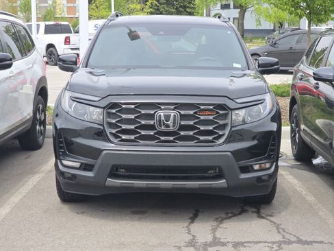 Used 2023 Honda Passport TrailSport image 3