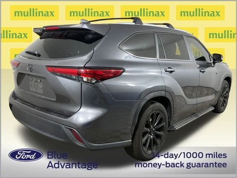 Used 2023 Toyota Highlander L image 4