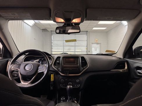 Used 2016 Jeep Cherokee Altitude w/ Cold Weather Group image 20