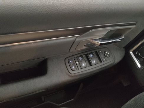 Used 2022 RAM 1500 Classic SLT RWD image 27