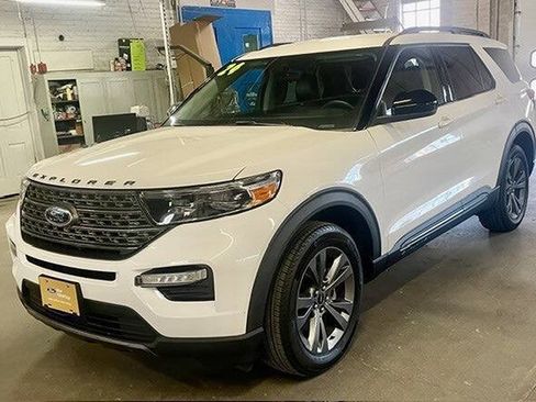 Certified 2024 Ford Explorer XLT w/ Equipment Group 202A AWD/4WD image 1