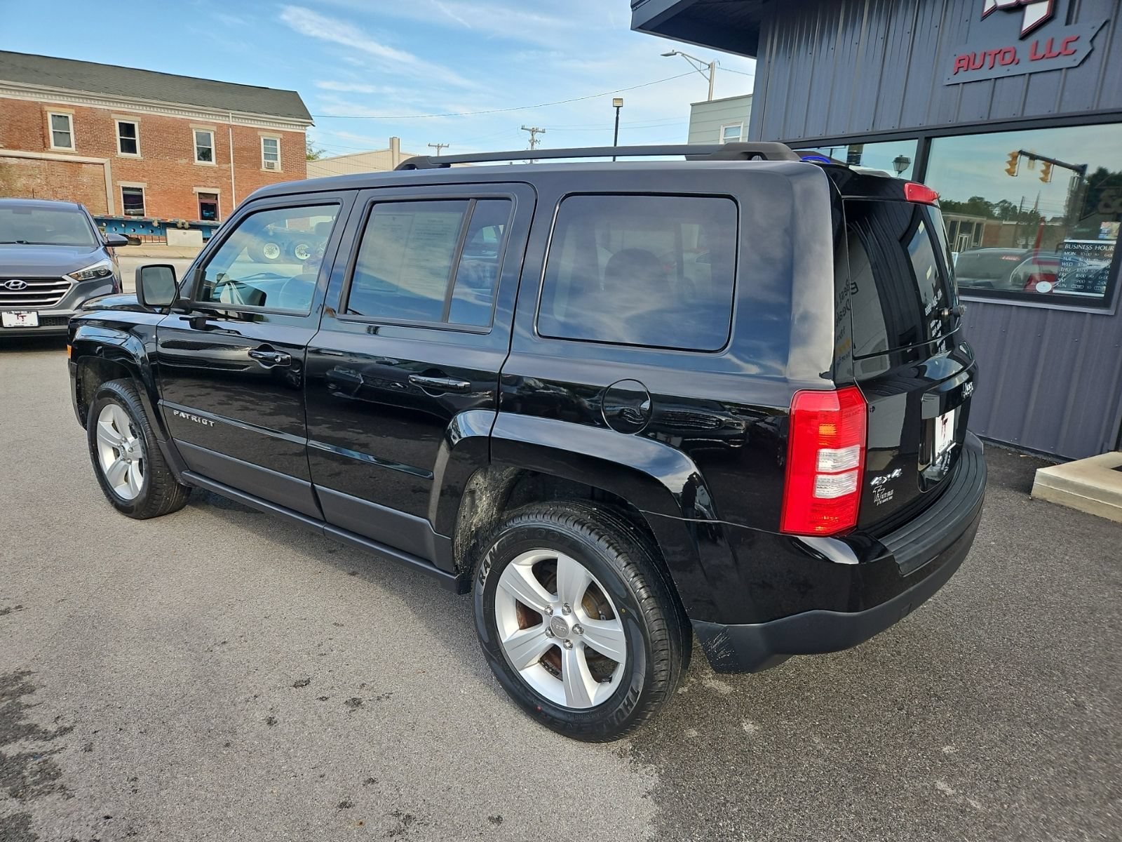 Used 2016 Jeep Patriot Latitude AWD/4WD image 3