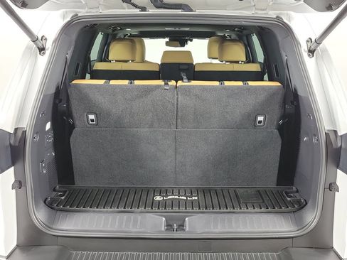 Used 2025 Lexus LX 600 4WD w/ Accessory Package (Z1) image 5