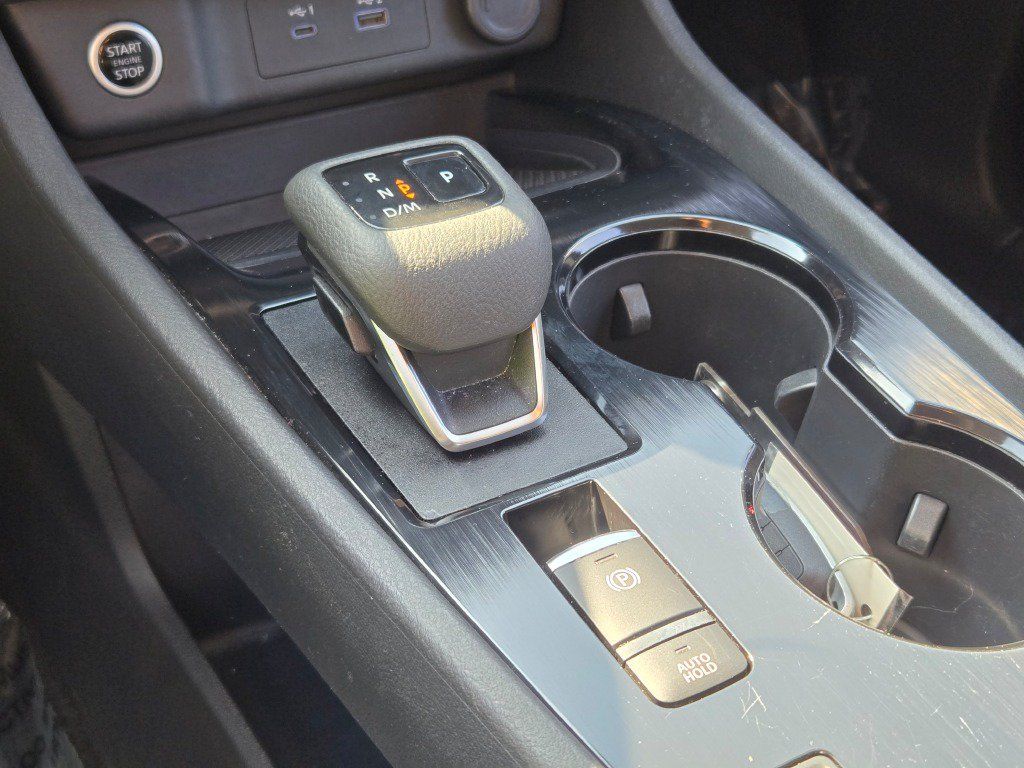Used 2023 Nissan Rogue SV FWD image 28