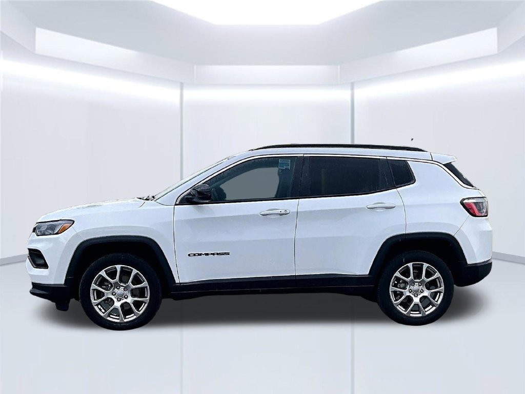 Used 2022 Jeep Compass Latitude AWD/4WD image 36