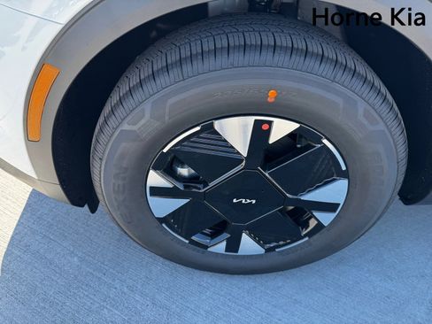 New 2026 Kia Sportage LX image 8