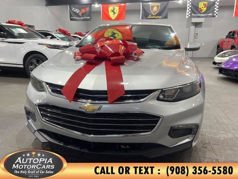 Used 2017 Chevrolet Malibu LT image 1