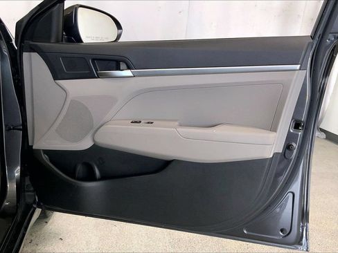 Used 2020 Hyundai Elantra SE FWD image 26