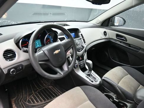 Used 2012 Chevrolet Cruze LS FWD image 12