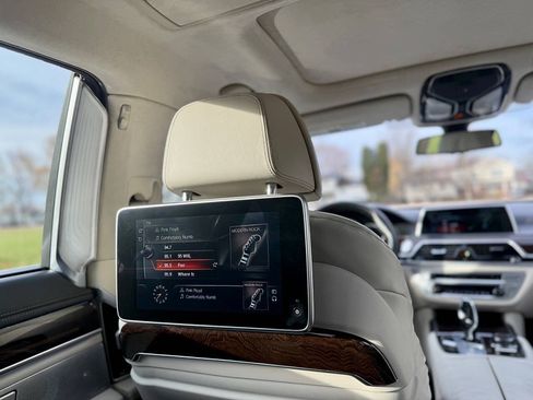 Used 2016 BMW 750i xDrive image 16