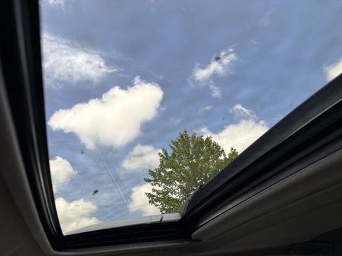 Used 2016 Toyota RAV4 Limited image 21