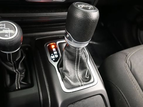 Used 2019 Jeep Wrangler Unlimited Sahara AWD/4WD image 26