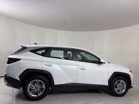 Certified 2025 Hyundai Tucson SE image 6