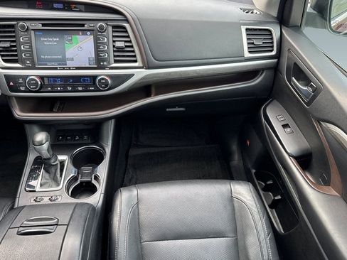 Used 2018 Toyota Highlander Limited w/ Carpet Mat Package (TMS) image 33